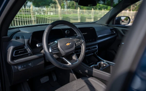 Blue Chevrolet Traverse Photo 12