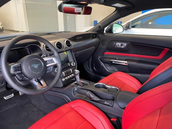 Blue Ford Mustang GT Premium V8 Photo 2
