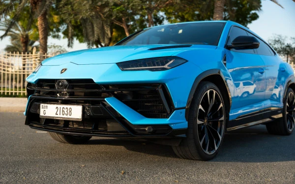 Blue Lamborghini Urus Photo 2