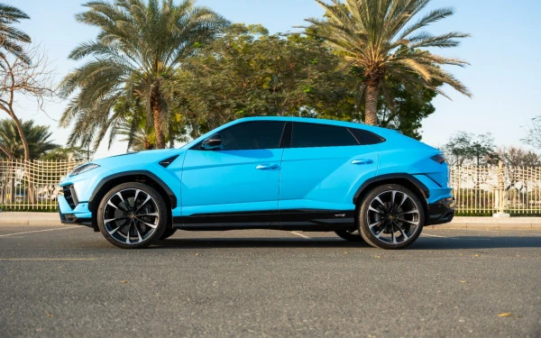 Blue Lamborghini Urus Photo 3