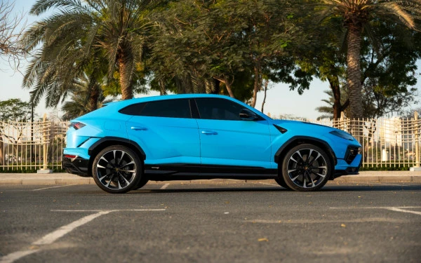 Blue Lamborghini Urus Photo 14