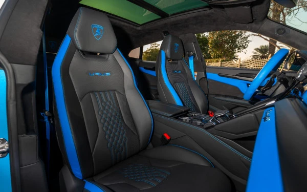 Blue Lamborghini Urus Photo 18