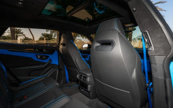 Blue Lamborghini Urus Photo 22