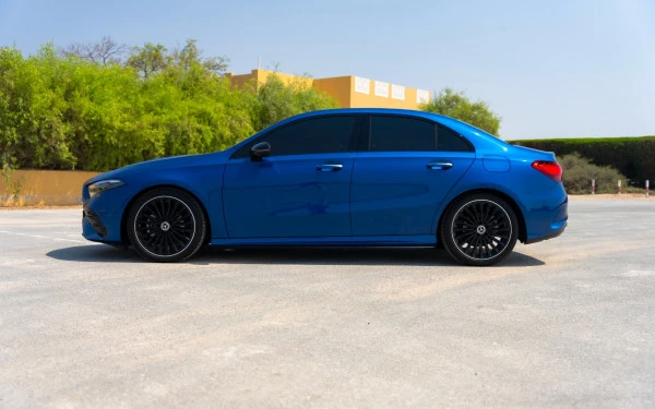 Синий Mercedes A200 Photo 3