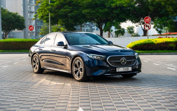 Синий Mercedes E200 Photo 6