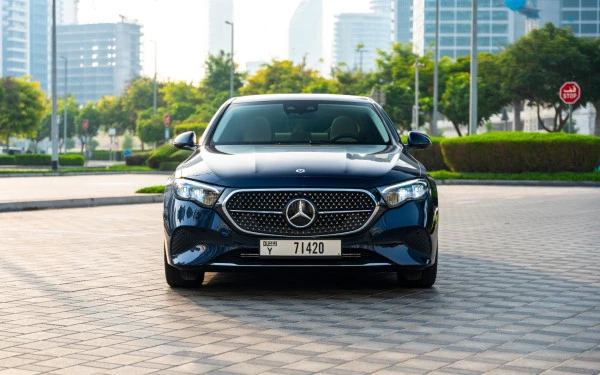 Синий Mercedes E200 Photo 7