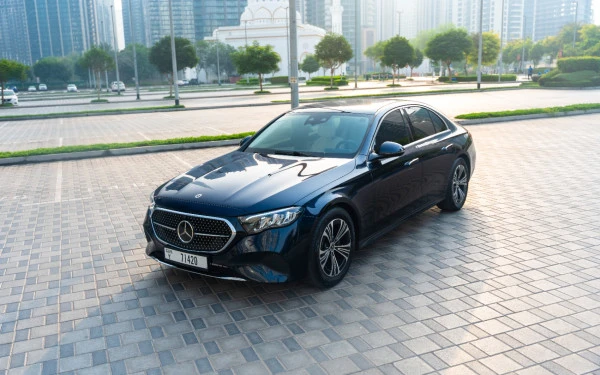 Синий Mercedes E200 Photo 8