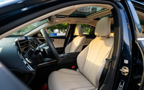 Синий Mercedes E200 Photo 10