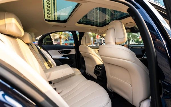 Синий Mercedes E200 Photo 11