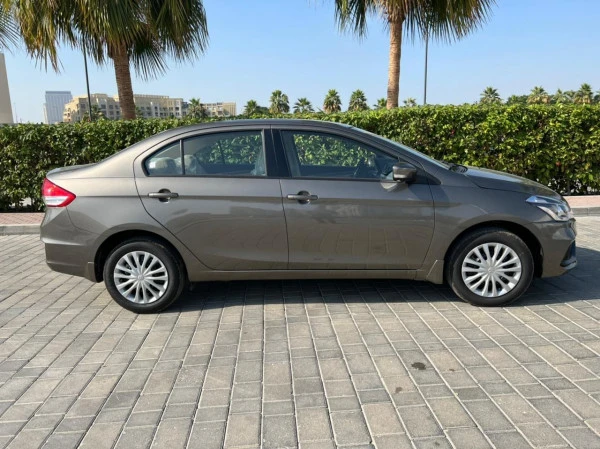 Grey Suzuki Ciaz Photo 2