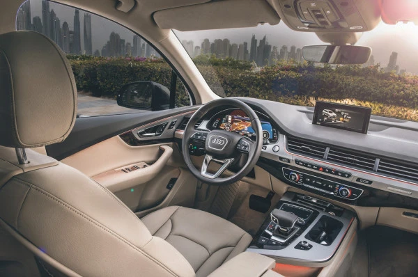 Brown Audi Q7 Photo 3