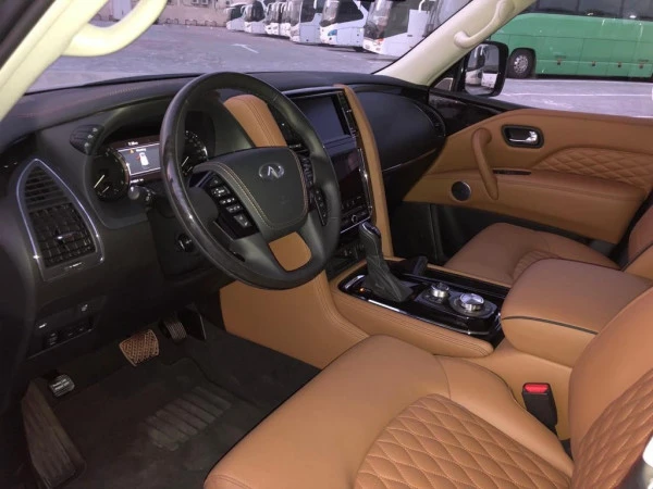 Темно-серый Infiniti QX 80 Photo 4