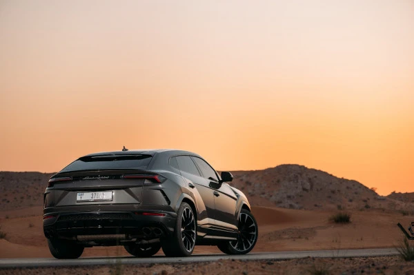 Dark Grey Lamborghini Urus Photo 2