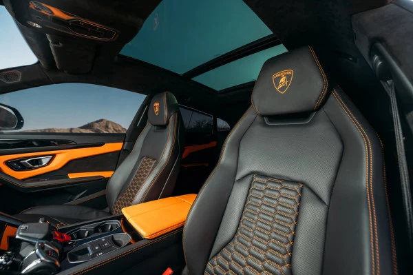 Dark Grey Lamborghini Urus Photo 5