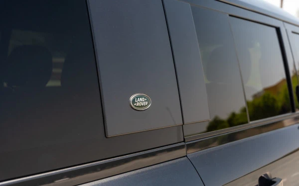 Dark Grey Range Rover Defender Photo 5