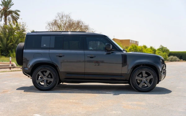 Dark Grey Range Rover Defender Photo 7