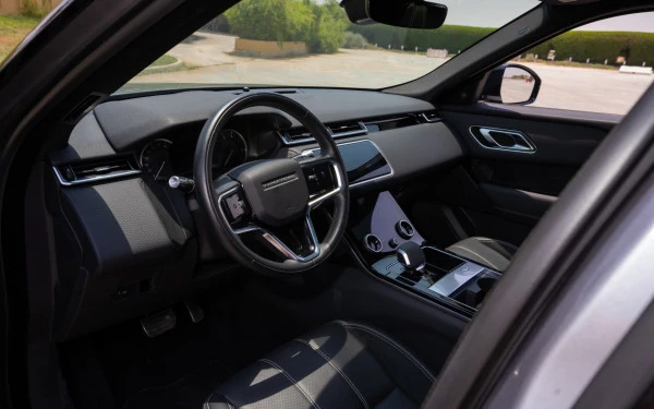 Dark Grey Range Rover Velar Photo 3