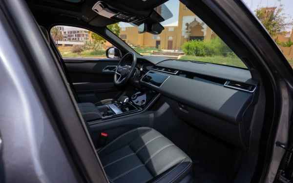 Dark Grey Range Rover Velar Photo 7