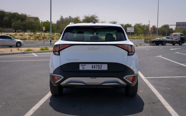 White KIA Sportage Photo 3