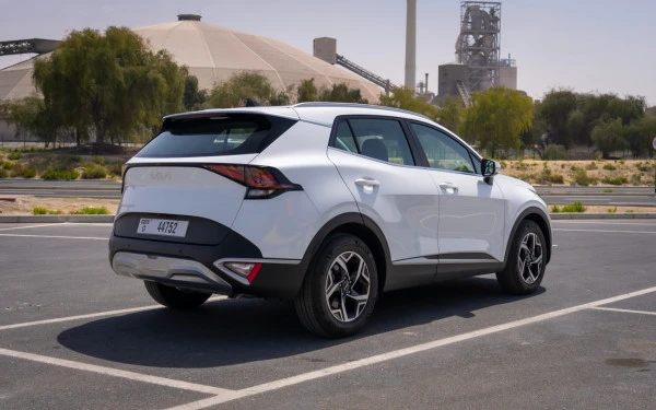 White KIA Sportage Photo 4