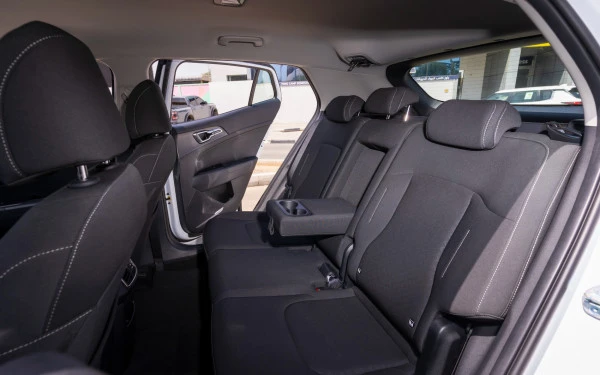 White KIA Sportage Photo 10