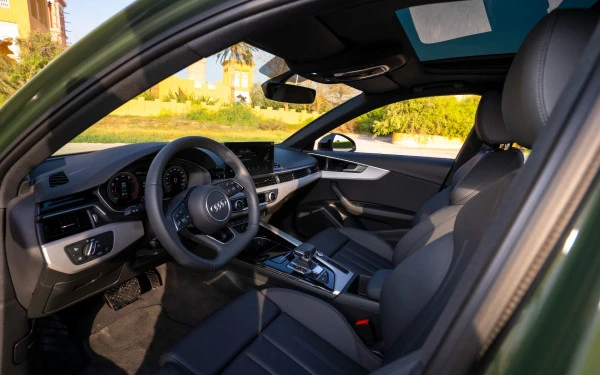 Green Audi A4 Photo 6