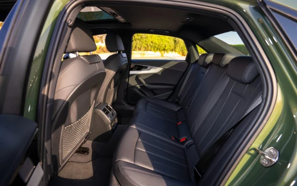 Green Audi A4 Photo 7