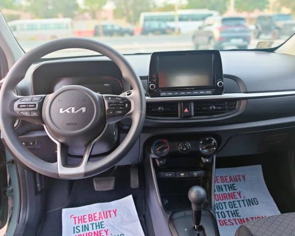 Green KIA Picanto Photo 3