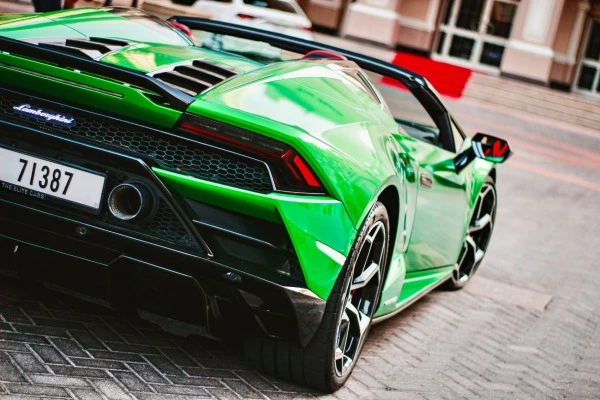 Зеленый Lamborghini Evo Spyder Photo 3