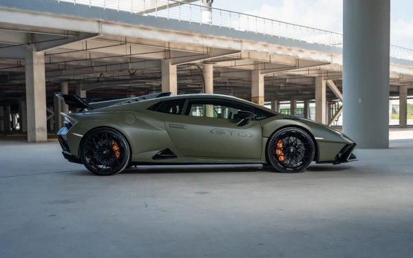 Зеленый Lamborghini Huracan STO Photo 2