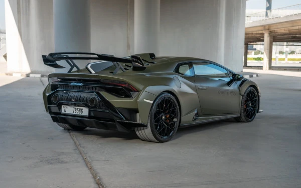 Зеленый Lamborghini Huracan STO Photo 3