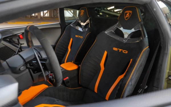 Зеленый Lamborghini Huracan STO Photo 6