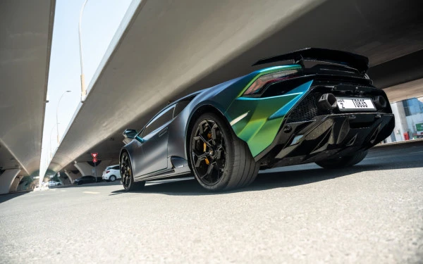 Зеленый Lamborghini Huracan Tecnica Photo 8
