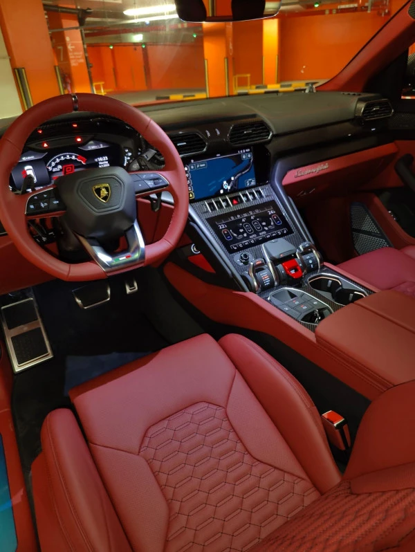Зеленый Lamborghini Urus Photo 2