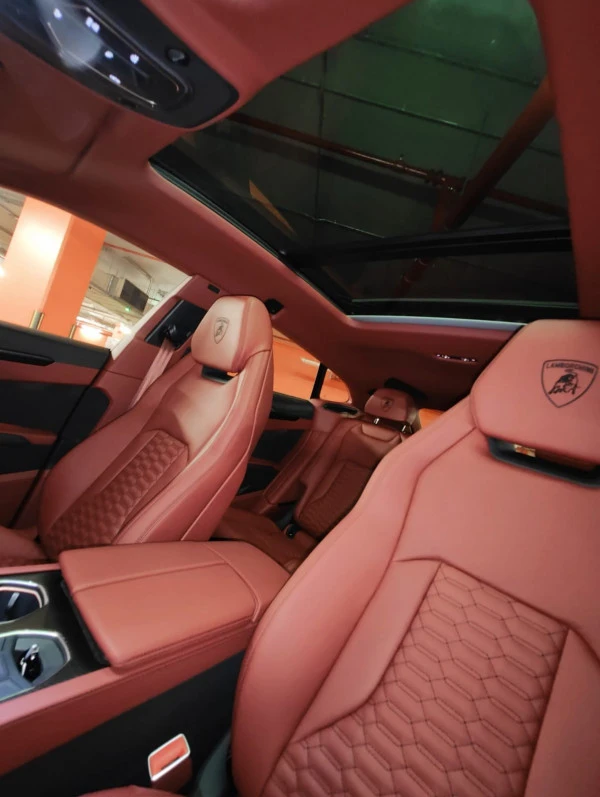 Зеленый Lamborghini Urus Photo 3