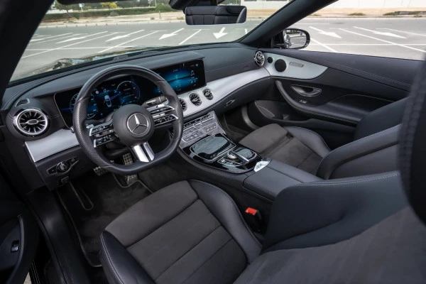 Green Mercedes E200 Cabrio Photo 4