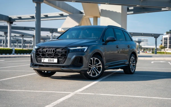 Grey Audi Q7 Photo 4