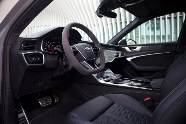 Серый Audi RS6 Photo 3