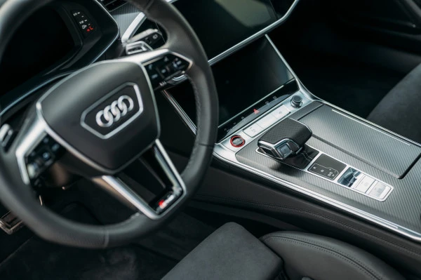 Серый Audi RS6 Photo 6