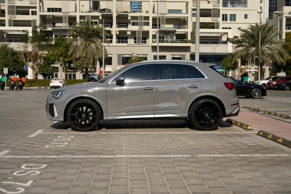 Серый Audi RSQ3 Photo 3
