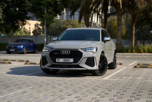 Серый Audi RSQ3 Photo 7