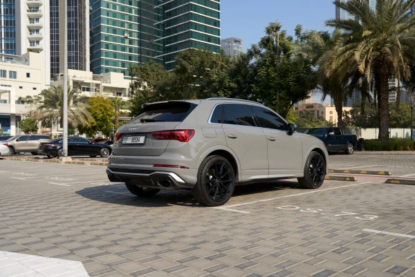 Серый Audi RSQ3 Photo 9