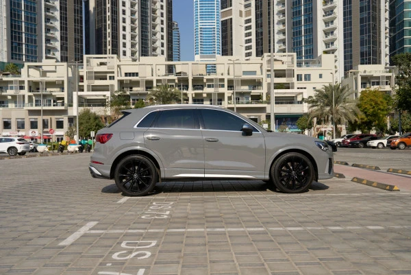 Серый Audi RSQ3 Photo 10