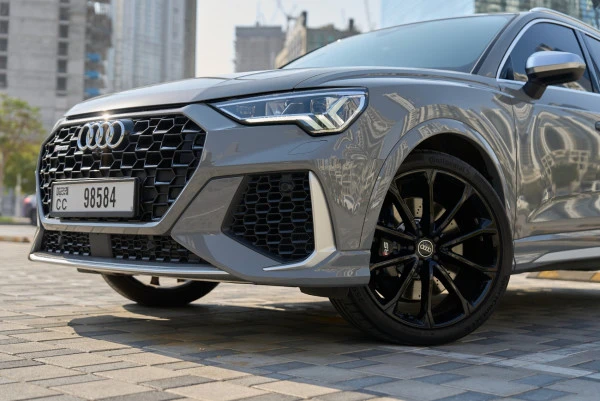 Серый Audi RSQ3 Photo 11
