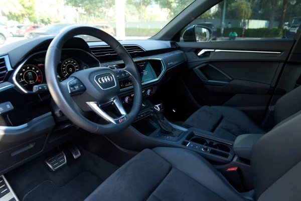 Серый Audi RSQ3 Photo 16