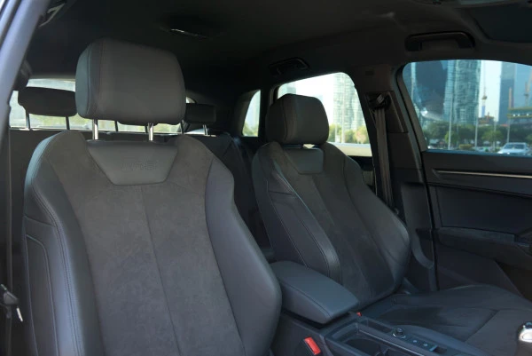 Серый Audi RSQ3 Photo 17