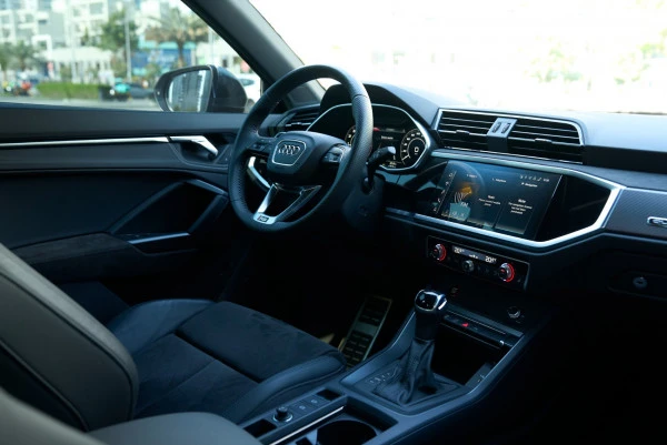 Серый Audi RSQ3 Photo 18