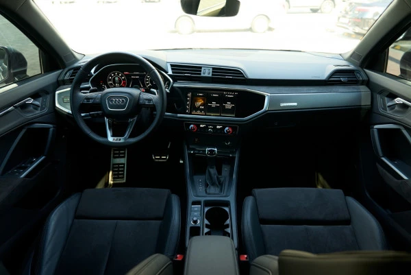 Серый Audi RSQ3 Photo 22