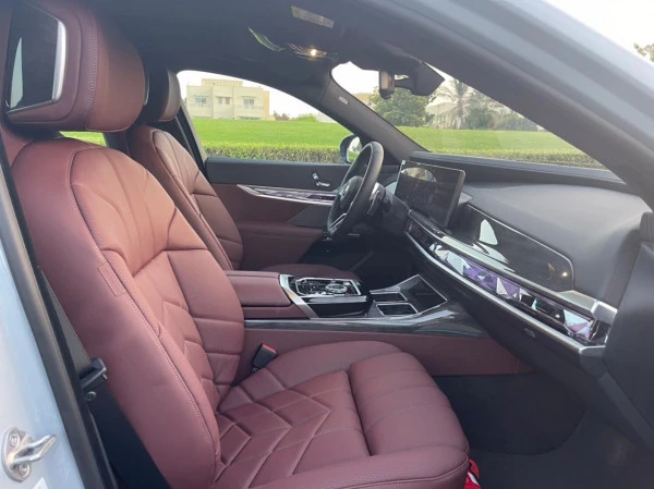 Grey BMW 740Li Photo 3