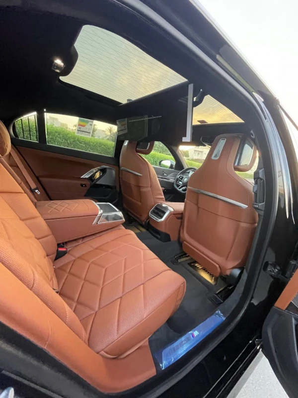 Grey BMW 740Li Photo 4